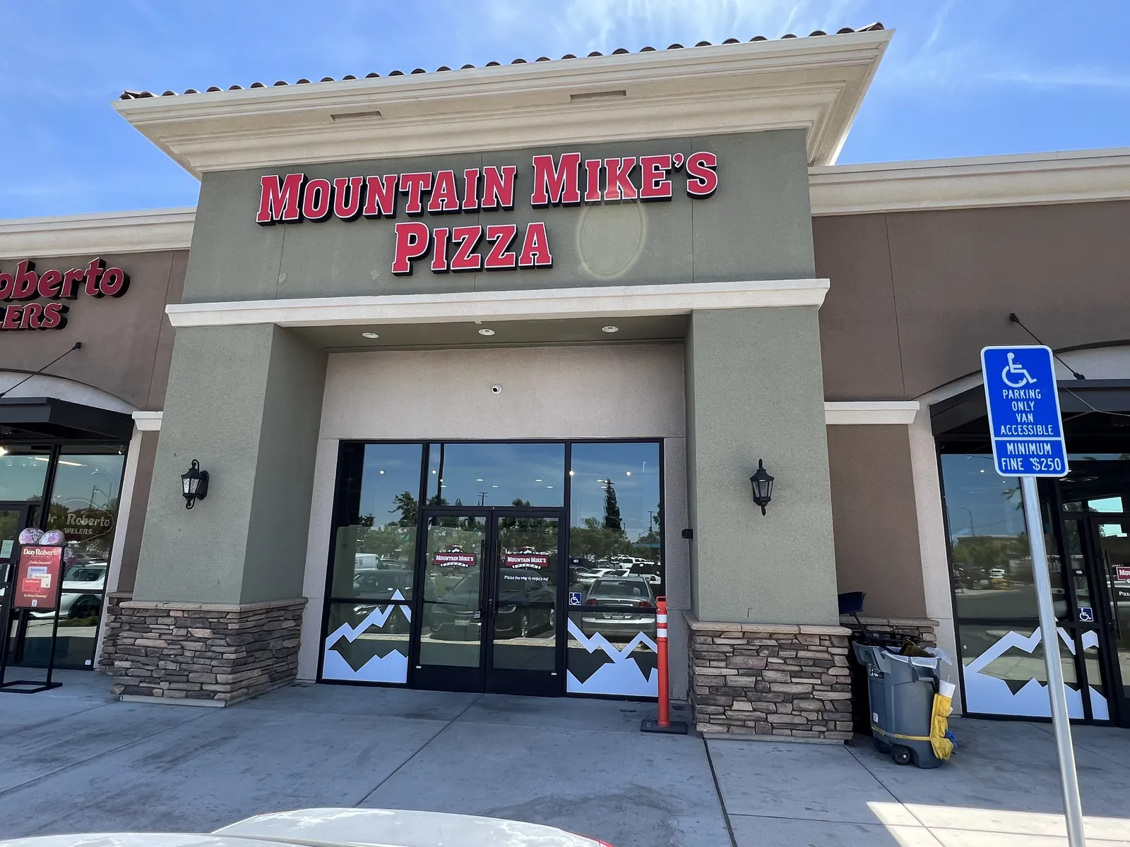Mountain Mike’s Pizza franchise storefront sign
